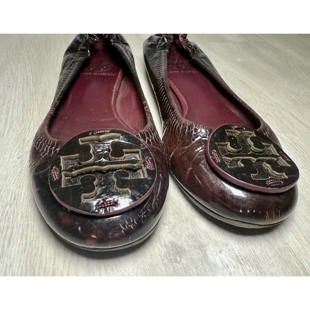 Tory Burch Reva Ballet Flats Dark Brown Patent Leather Embellished Logo sz 5